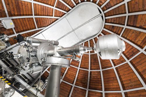 Photos Modern astronomy telescope in an astronomical observatory.