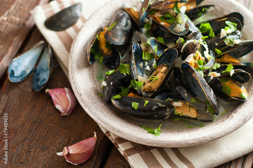 Moules Marinieres - Mussels cooked with white wine sauce