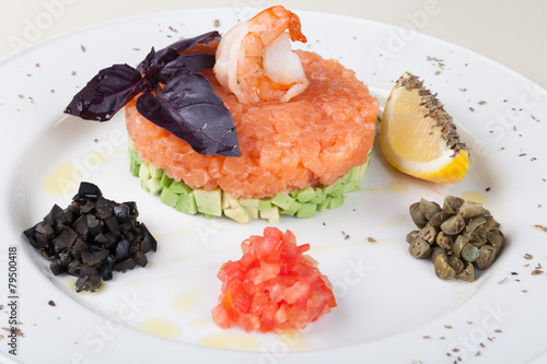 Salmon tartar photo