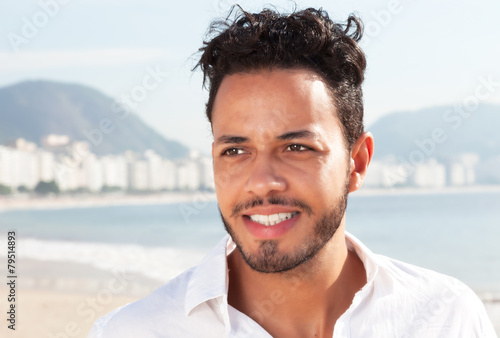 Attraktiver Brasilianer an der Copacabana
