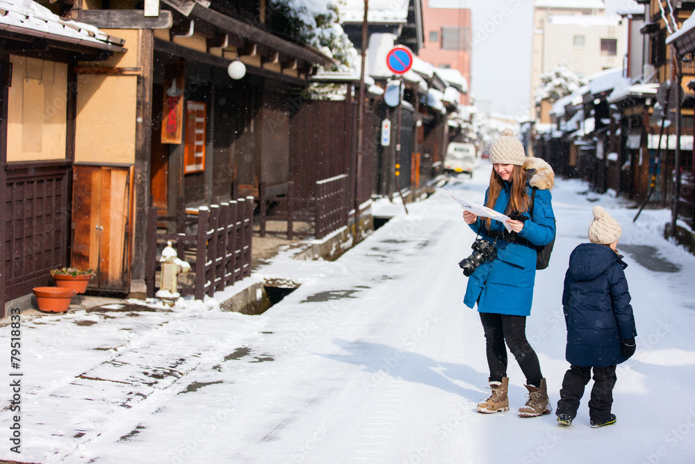 Obraz premium Family in Takayama town