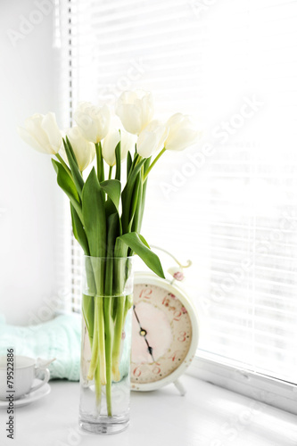 Fototapeta Naklejka Na Ścianę i Meble -  White beautiful tulips in light interior