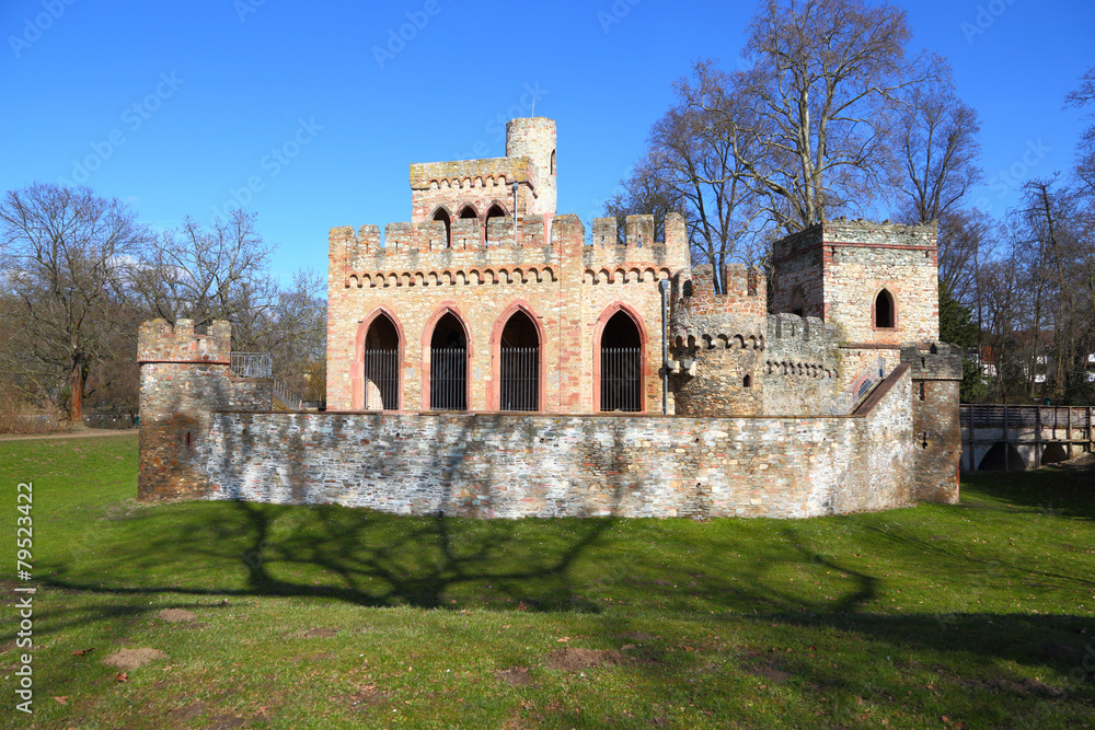 Wiesbaden, die Mosburg im Biebricher Schlosspark (März 2015)