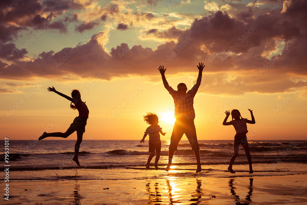 Fototapeta premium Father and children playing on the beach