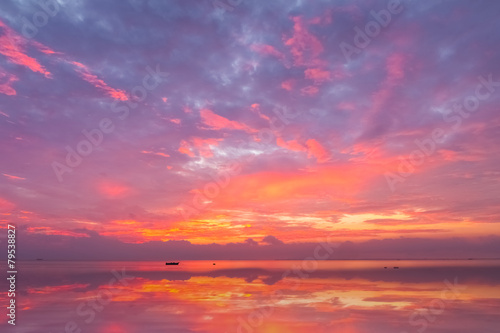 morning glow on sea © chungking