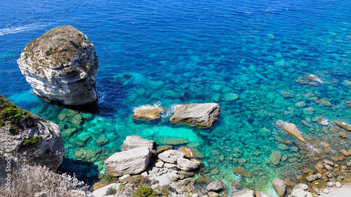mer bleu et rocher Bonifacio - Corse