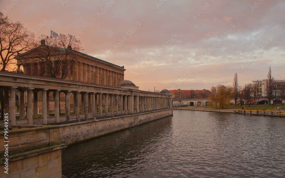 Naklejka premium Berlin, Museum island, Spree, evening, sunset