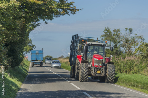 Roter Traktor photo