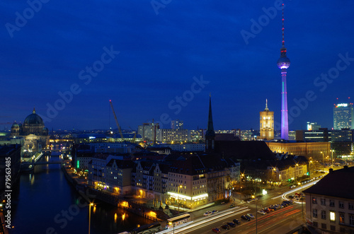 Photography skyline von berlin mit fernsehturm bei nacht