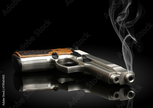 Fotografia handgun on black background with smoke