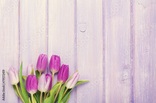 Fototapeta Naklejka Na Ścianę i Meble -  Purple tulip bouquet over wooden table