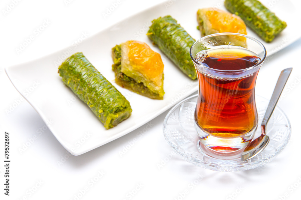 Türkische Baklava mit Tee Türkische Baklava mit Tee
