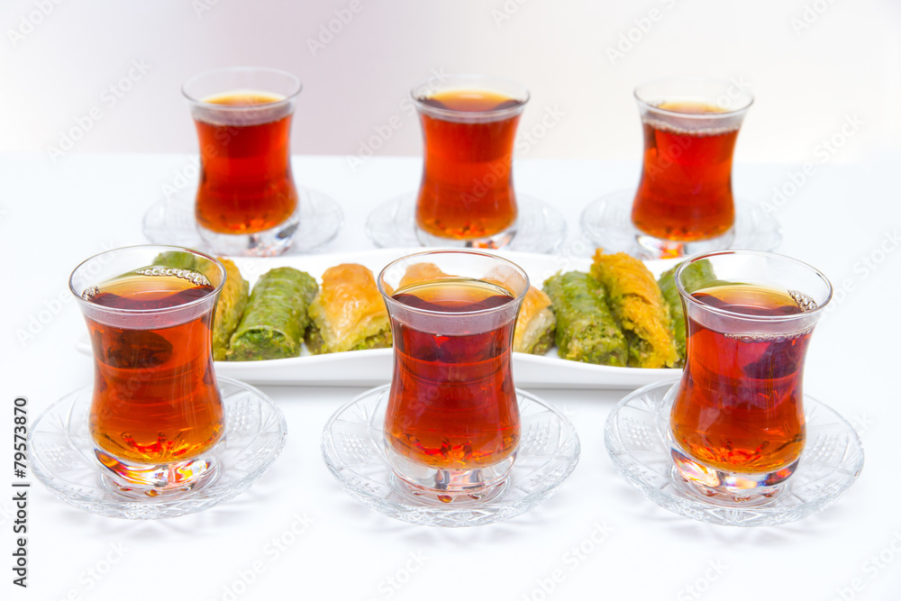 Türkische Baklava mit Tee Türkische Baklava mit Tee