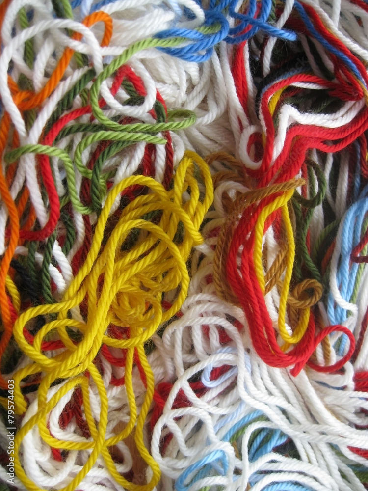 Цветные шерстяные нитки для вязания
