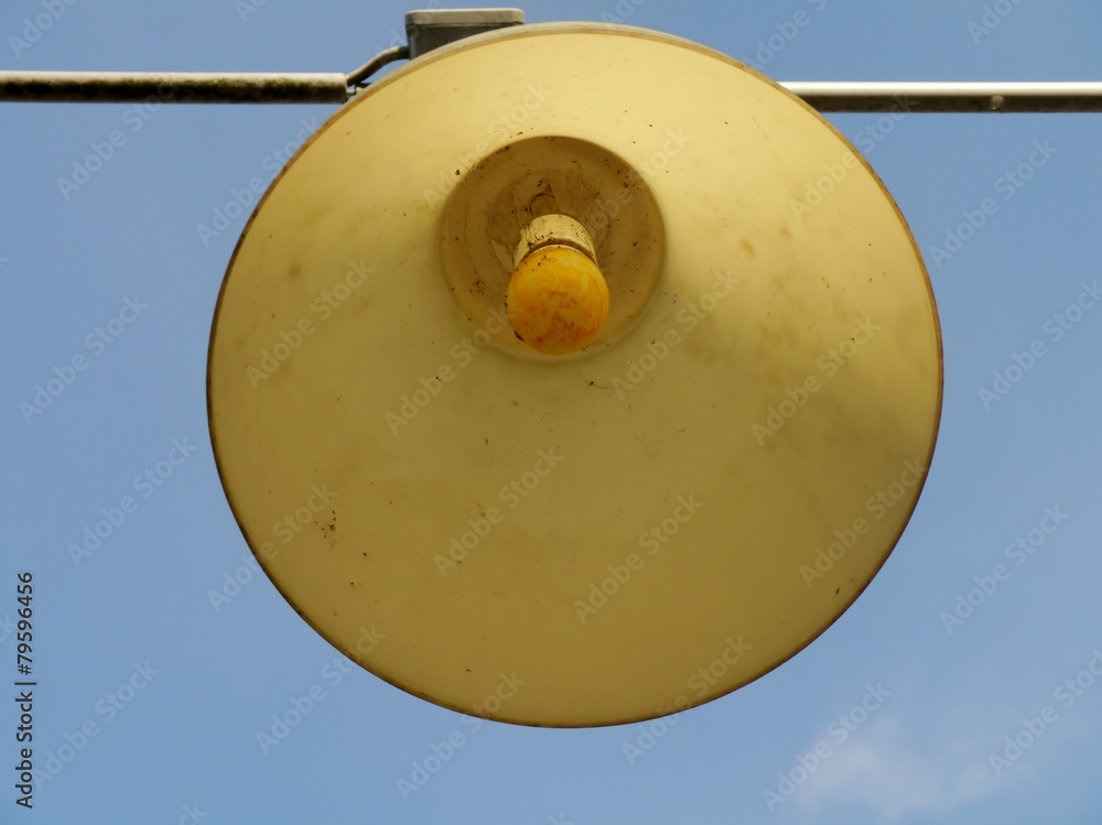 Lampenschirm draußen von unten Lampenschirm draußen von unten