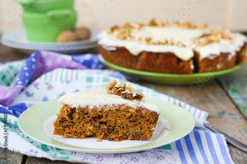 carrot cake with walnuts and cream
