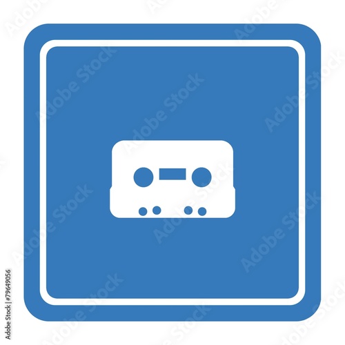 Cassette audio dans un panneau