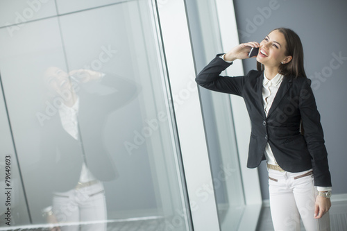Young woman talking on the ...
