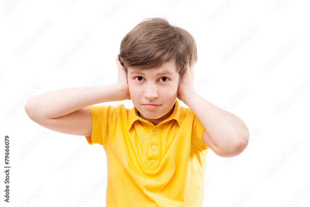the boy closes the ears the boy closes the ears