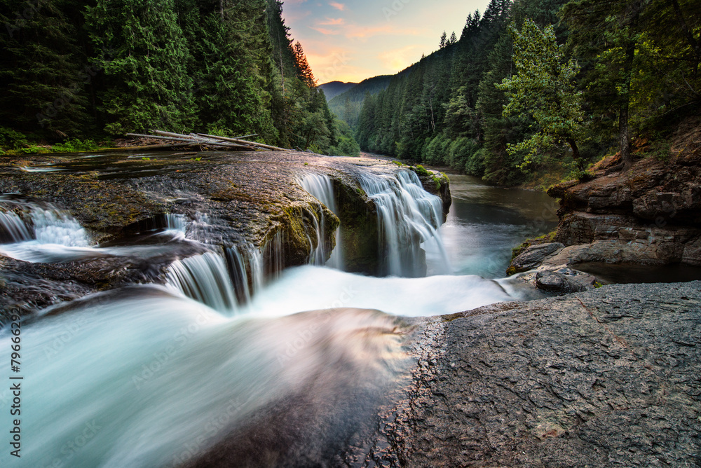 Obraz premium Lower Lewis Falls