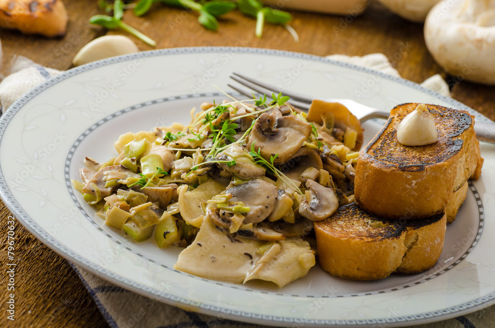 Mushroom, Leek and Tarragon Pasta Mushroom, Leek and Tarragon Pasta