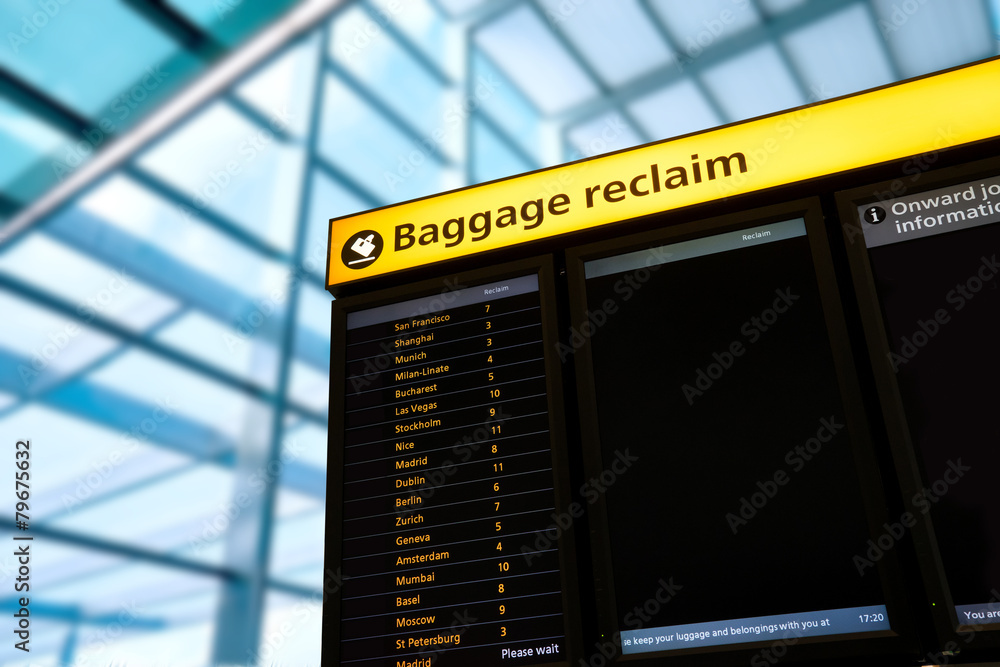 Naklejka premium Bag, baggage claim sign at the airport