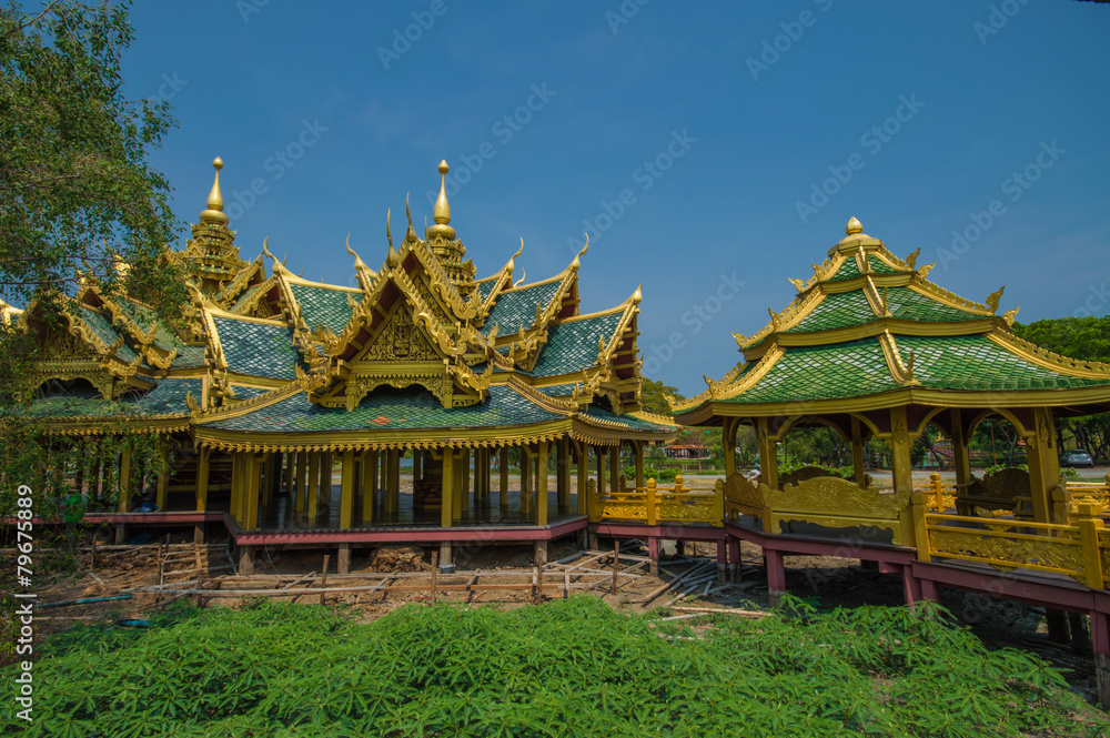 Naklejka premium Losing Hall