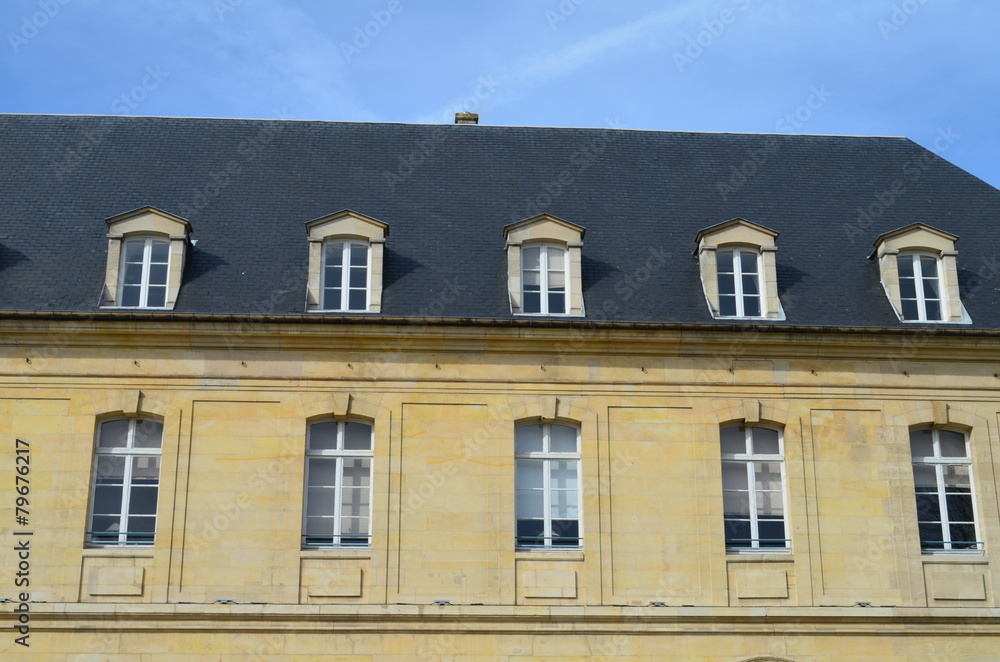 toiture et façade d'immeuble toiture et façade d'immeuble