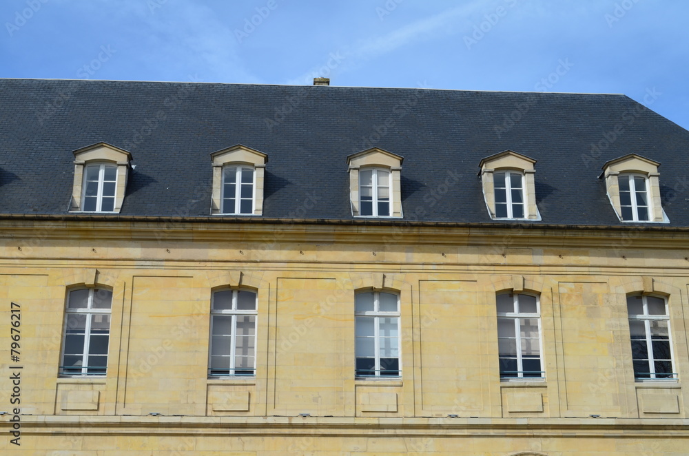 toiture et façade d'immeuble