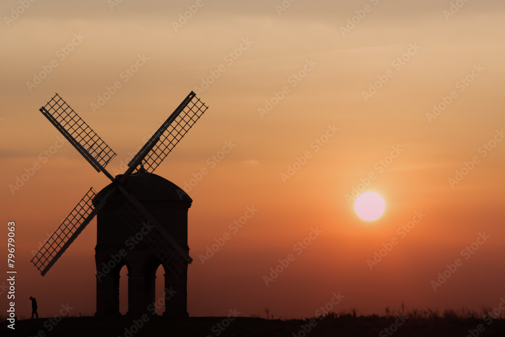 Obraz premium Chesterton Windmill, Warwickshire, UK. Photographed at sunset