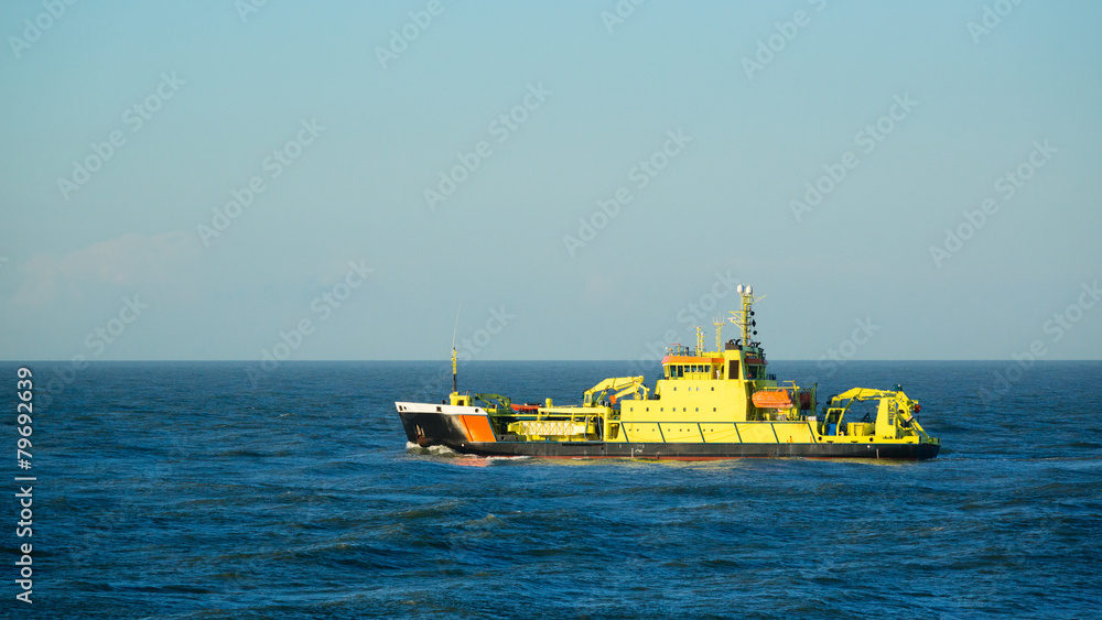 Fototapeta premium Yellow Boat at Sea on a Clear Day