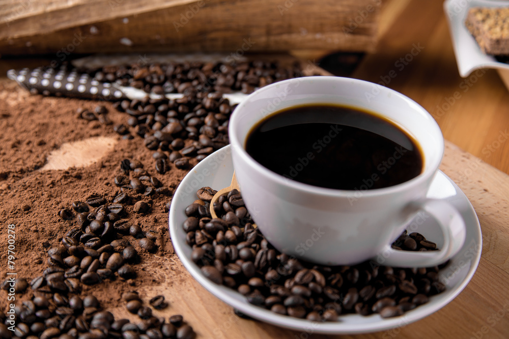 Obraz premium Organic concept with coffee on wooden table
