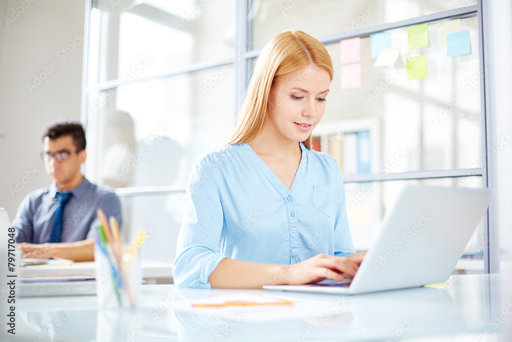 Obraz premium Pretty office manager