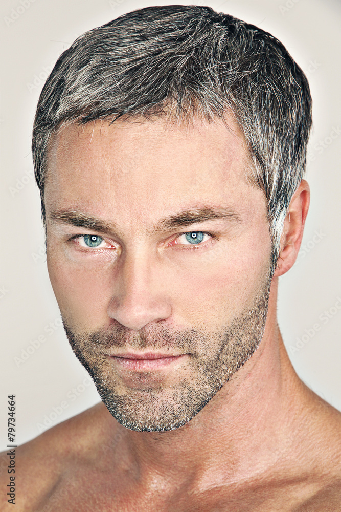 Obraz premium Close-up of a young handsome men 