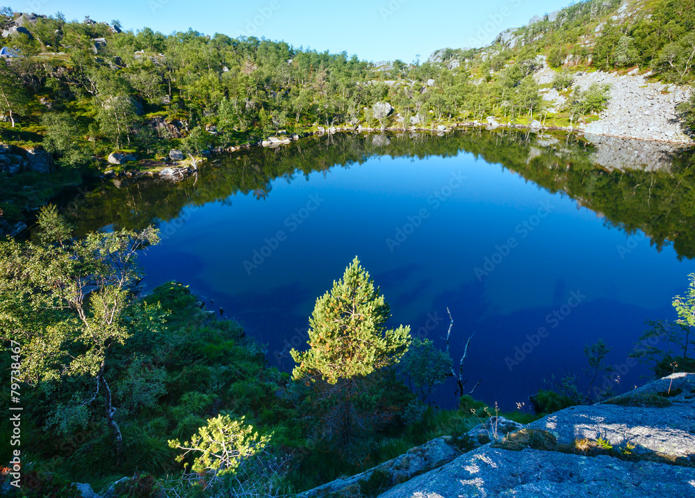 Naklejka premium Deep blue mountain lake on Norway