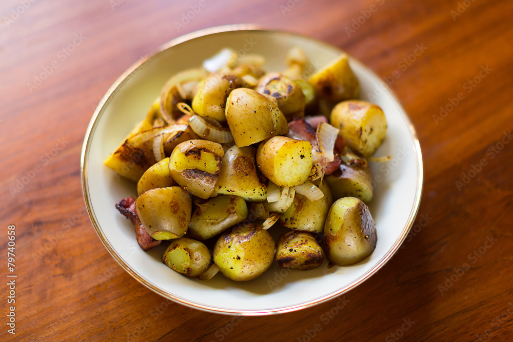 Bratkartoffeln mit Speck und zwiebeln Bratkartoffeln mit Speck und zwiebeln