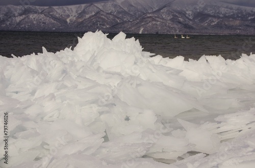 FREEZING pile of ice,Lake Kussharo 屈斜路湖北海道