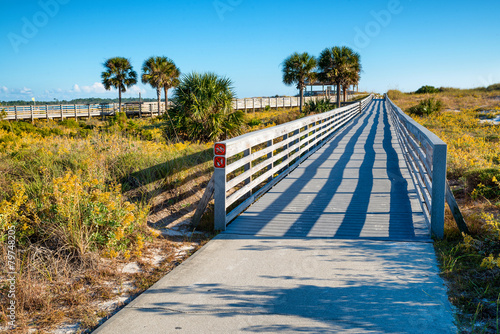 Foto Boardwalk at St. Andrews State Park in Panama City Beach, Florid