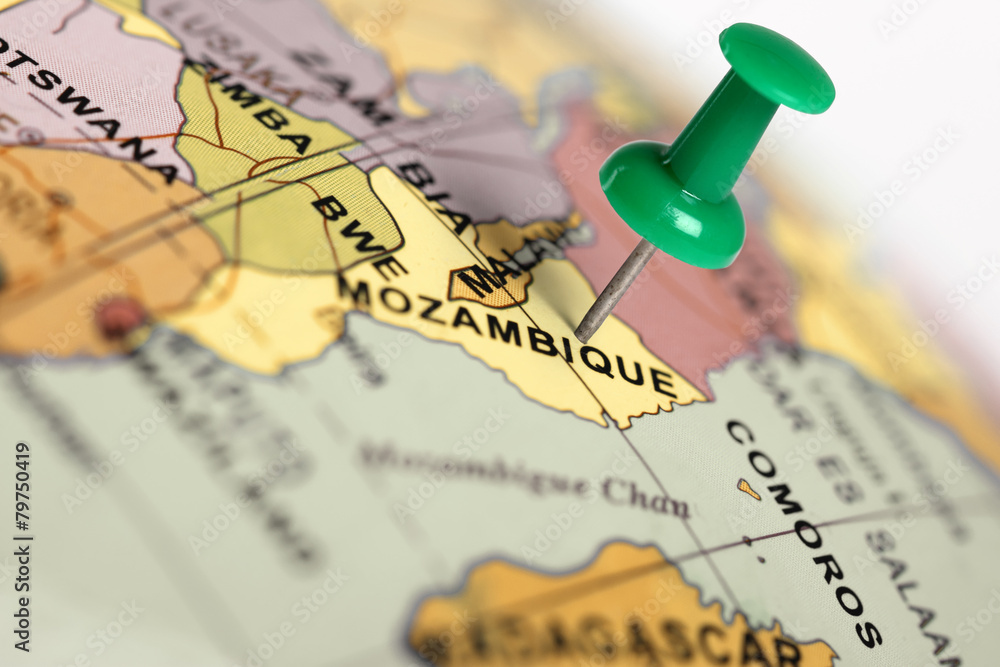 Obraz premium Lokalizacja Mozambik. Zielona szpilka na mapie.