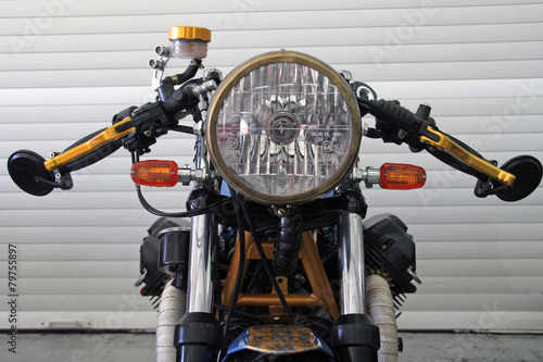 vista frontal motocicleta customizada