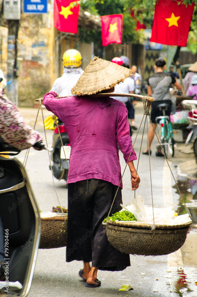 Life of vietnamese street vendor in 