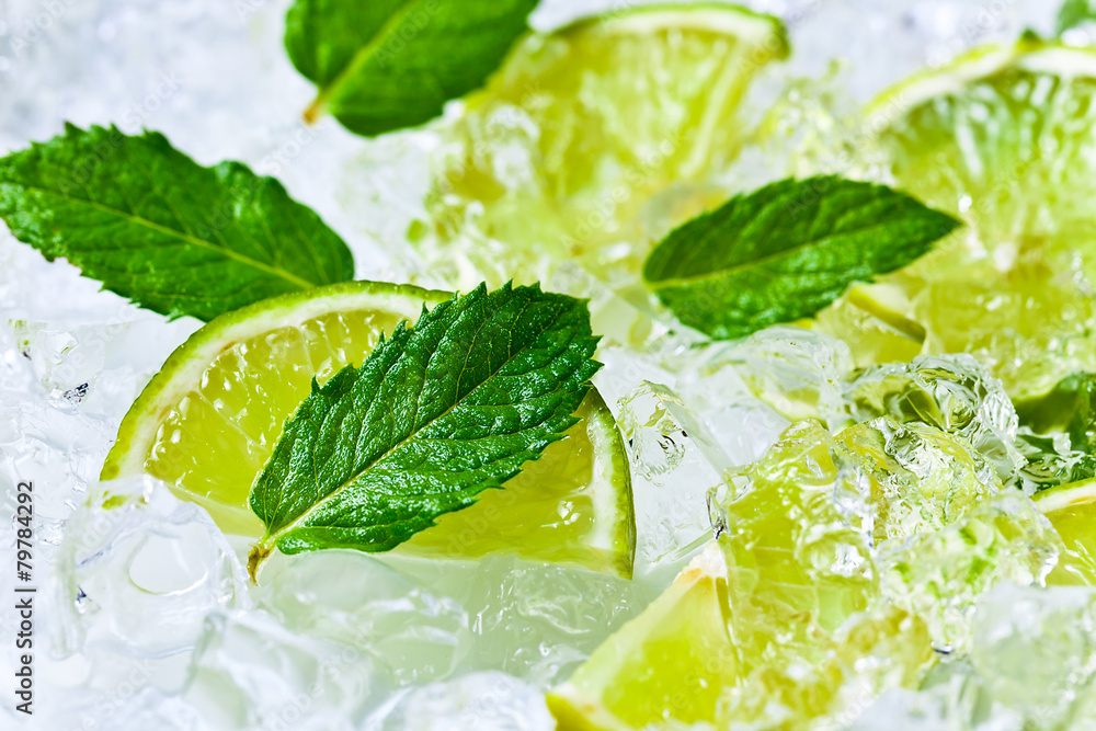 Obraz premium lime slices and peppermint