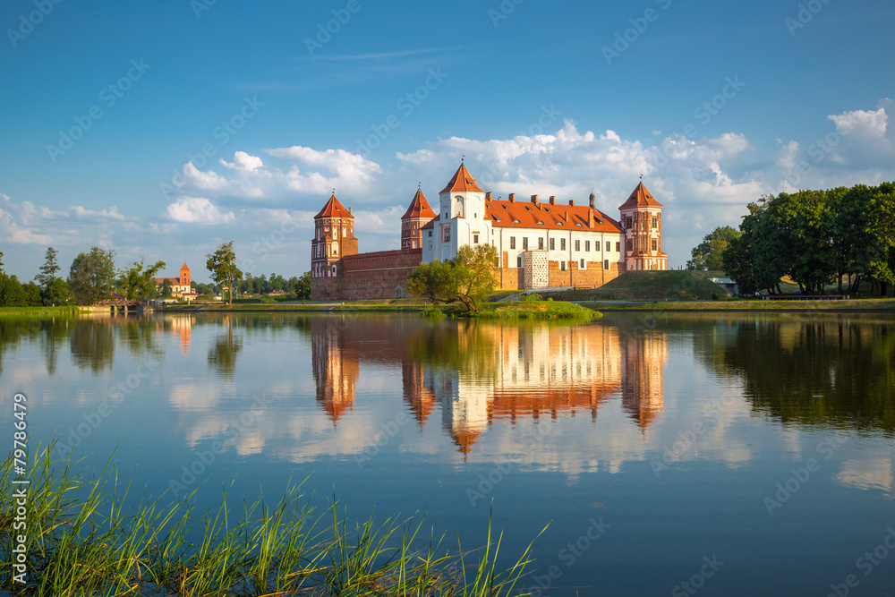 Medieval castle in Mir, Belarus - obrazy, fototapety, plakaty 