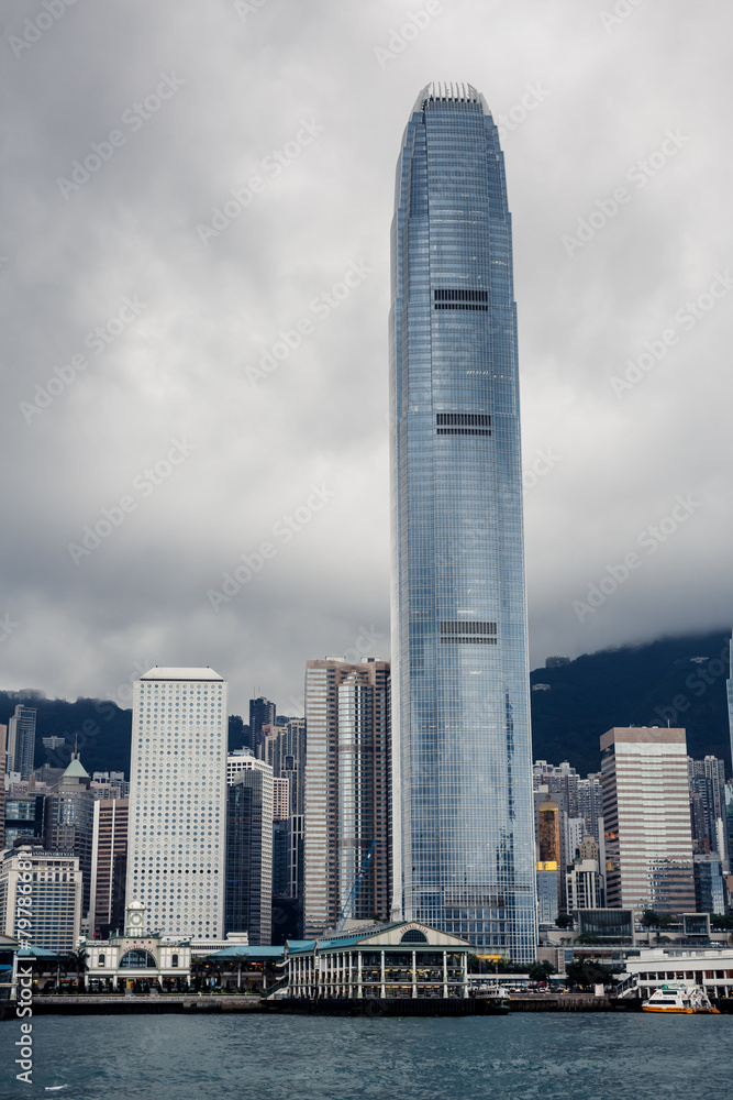 Naklejka premium Yacht Hong Kong city buildings