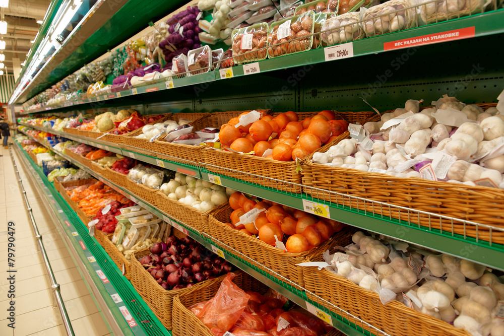 Onion and garlic on supermarket shelf, no trademarks