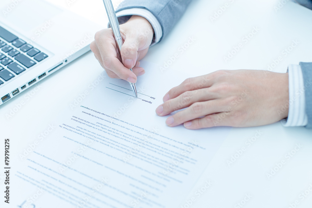 © Nonwarit - Business man signing a contract © Nonwarit - Business man signing a contract