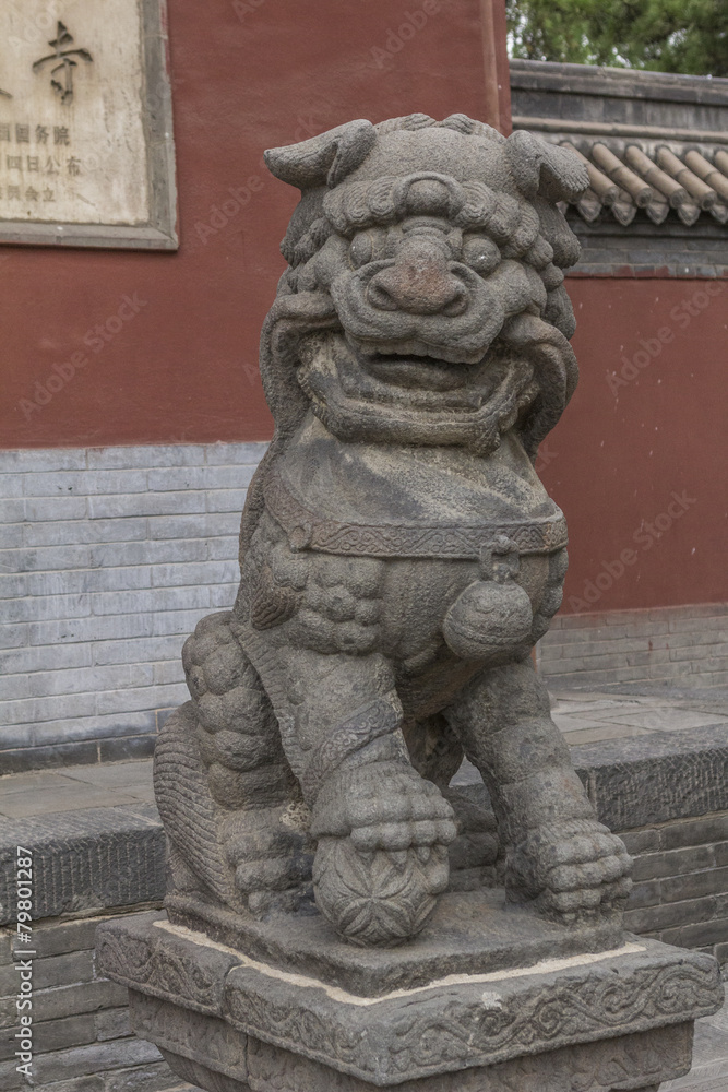 Chinese guardian lions outside Huayan Temple