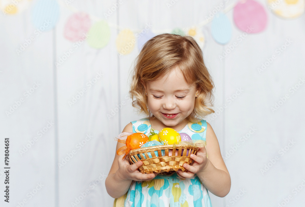 girl holding Easter basket - obrazy, fototapety, plakaty 