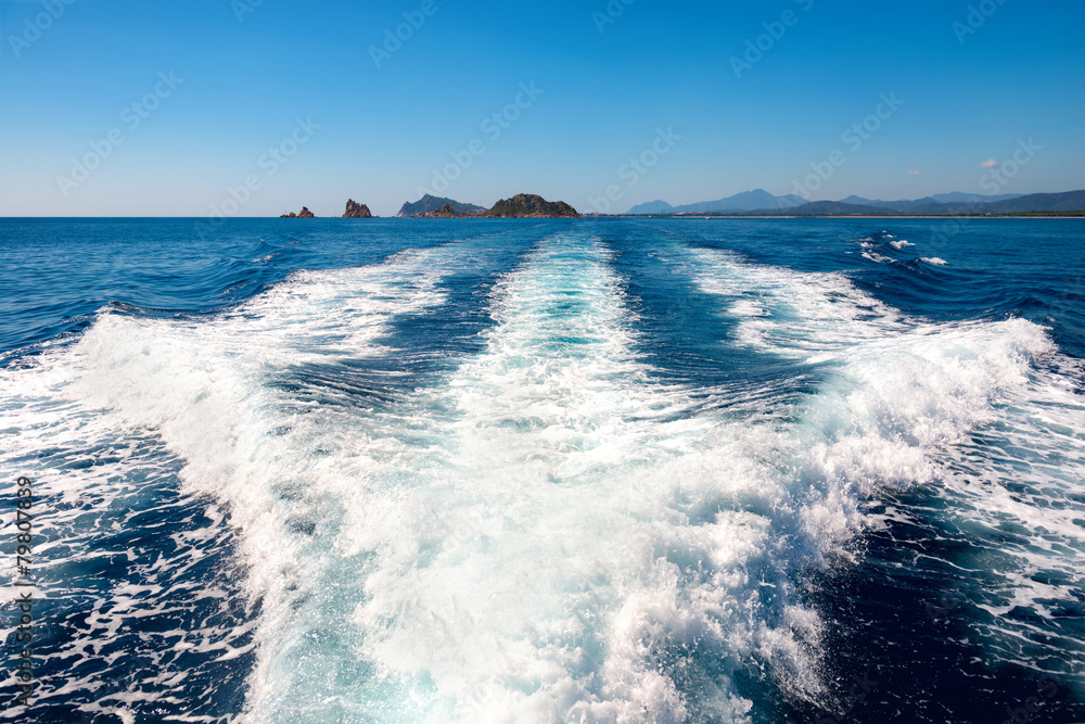 Fototapeta premium Waves on blue sea behind the boat