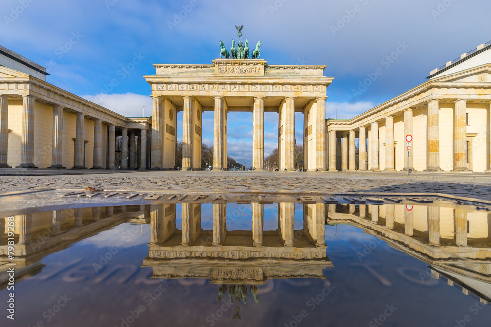 Fototapeta premium Brama Brandenburska rano